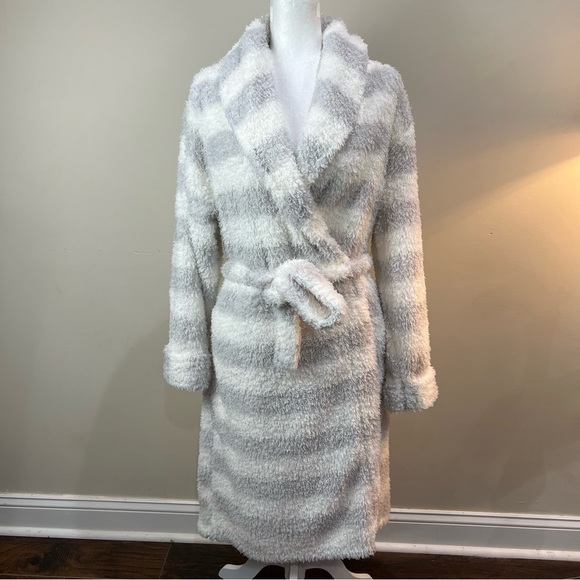 Wysteria lane cozy and soft robe size Medium/large very good condition. - Picture 1 of 10